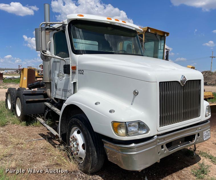 image for item DJ5039 2006 International 9200i  semi truck