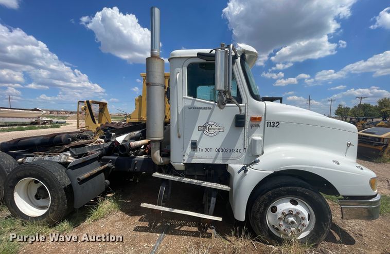 image for item DJ5039 2006 International 9200i  semi truck