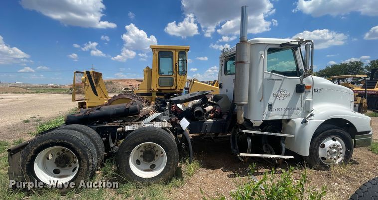 image for item DJ5039 2006 International 9200i  semi truck