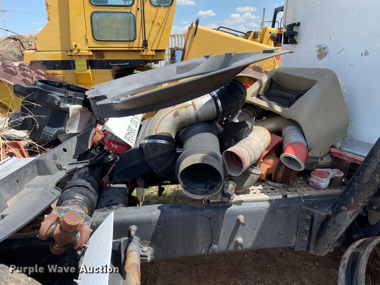 image for item DJ5039 2006 International 9200i  semi truck