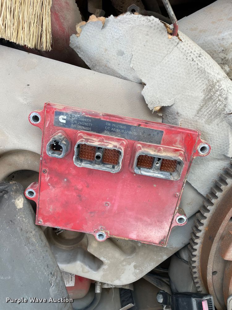 image for item DJ5039 2006 International 9200i  semi truck