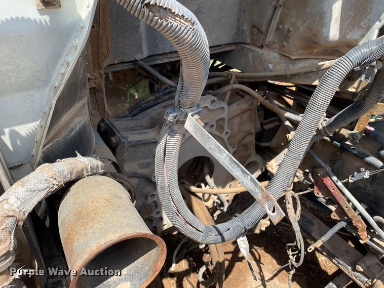 image for item DJ5039 2006 International 9200i  semi truck