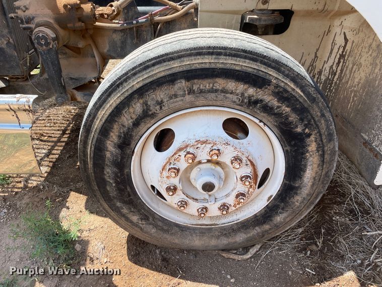 image for item DJ5039 2006 International 9200i  semi truck