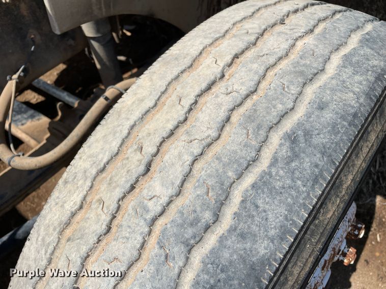 image for item DJ5039 2006 International 9200i  semi truck