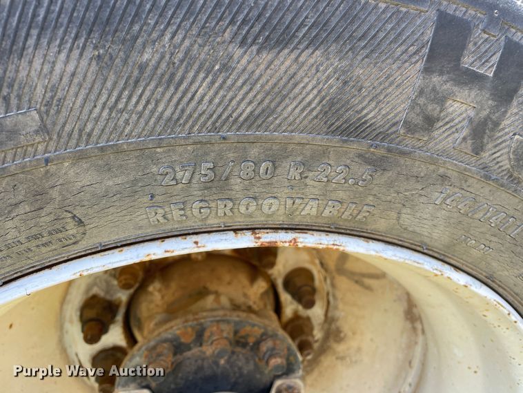 image for item DJ5039 2006 International 9200i  semi truck