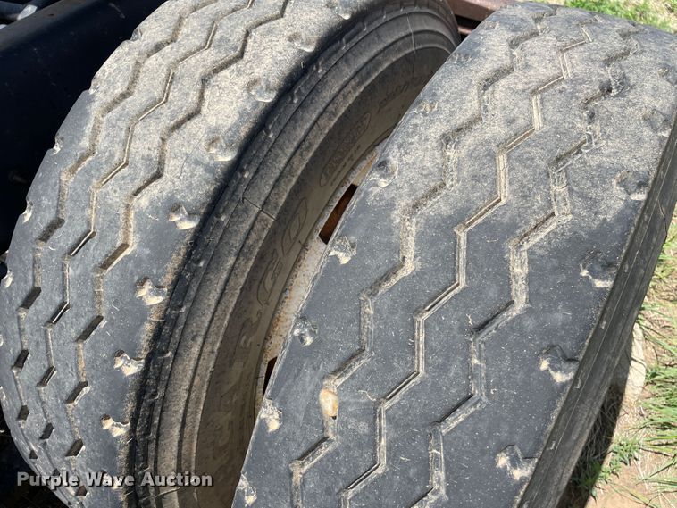 image for item DJ5039 2006 International 9200i  semi truck