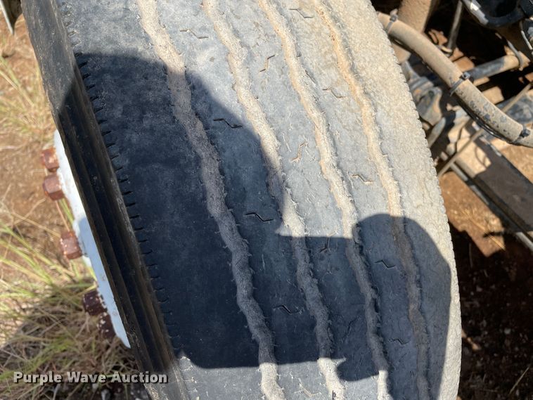 image for item DJ5039 2006 International 9200i  semi truck