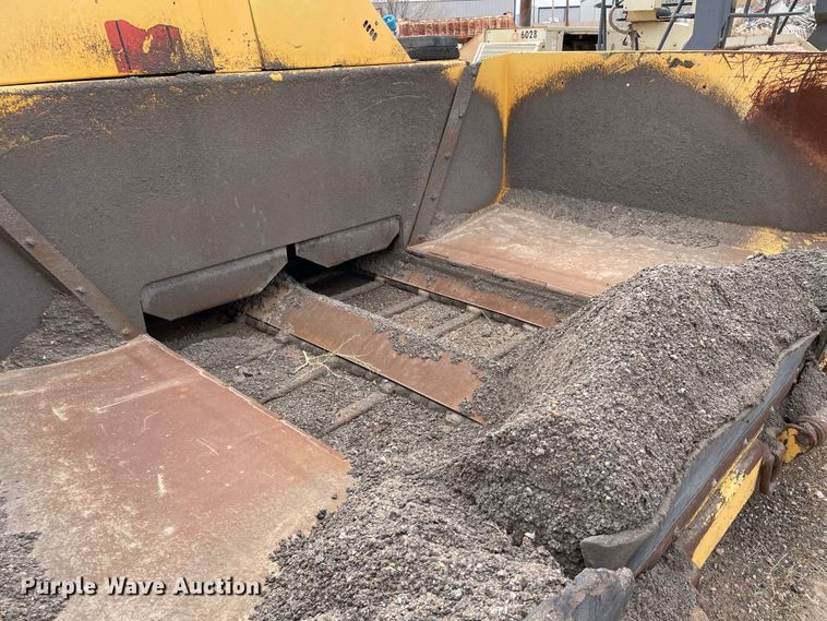 image for item DJ5041 1996 Blaw-Knox PF161  paver