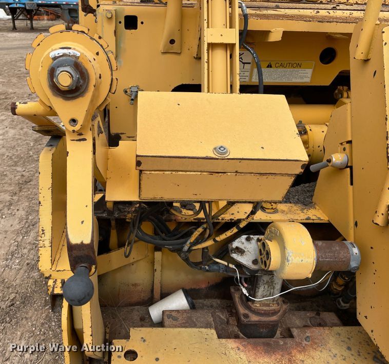 image for item DJ5041 1996 Blaw-Knox PF161  paver