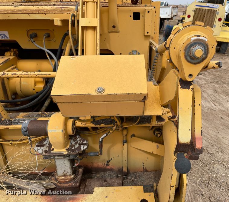 image for item DJ5041 1996 Blaw-Knox PF161  paver