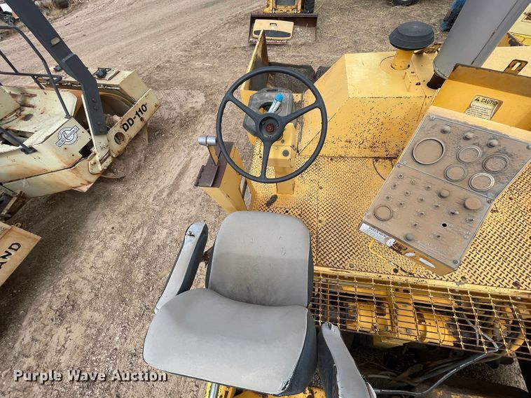 image for item DJ5041 1996 Blaw-Knox PF161  paver