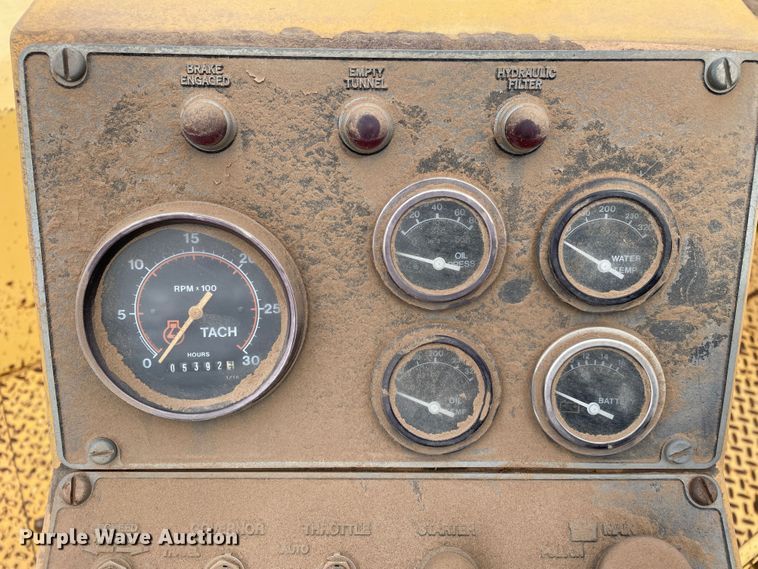 image for item DJ5041 1996 Blaw-Knox PF161  paver