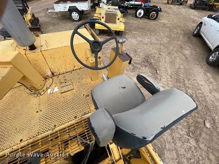 image for item DJ5041 1996 Blaw-Knox PF161  paver