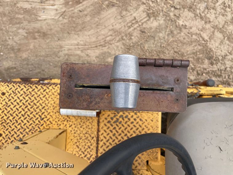 image for item DJ5041 1996 Blaw-Knox PF161  paver