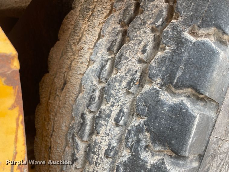 image for item DJ5041 1996 Blaw-Knox PF161  paver