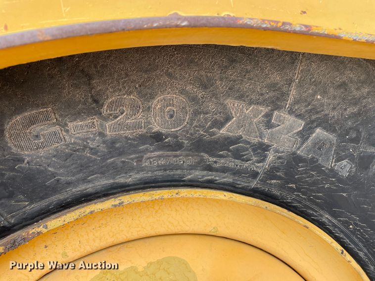 image for item DJ5041 1996 Blaw-Knox PF161  paver