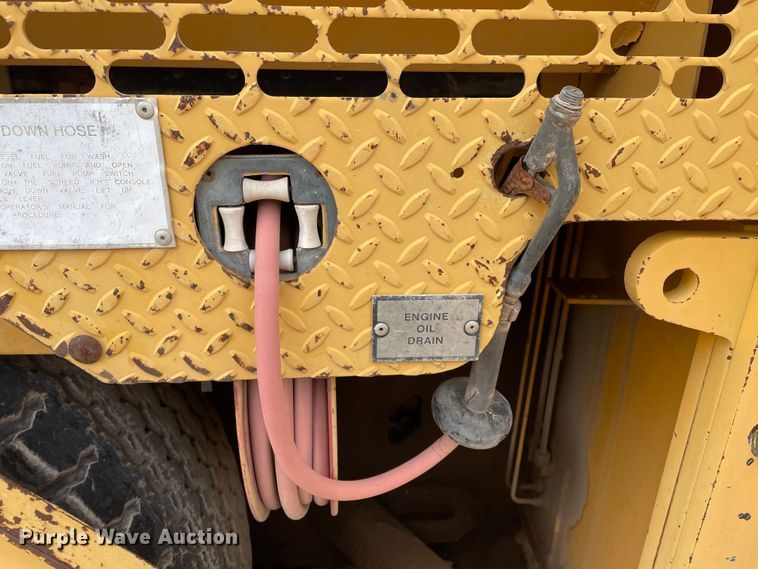 image for item DJ5041 1996 Blaw-Knox PF161  paver