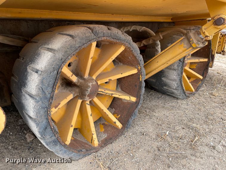 image for item DJ5041 1996 Blaw-Knox PF161  paver