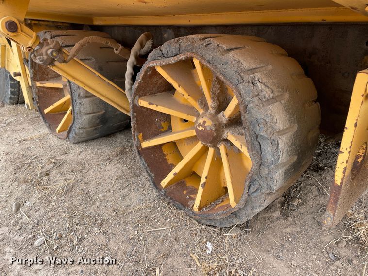 image for item DJ5041 1996 Blaw-Knox PF161  paver