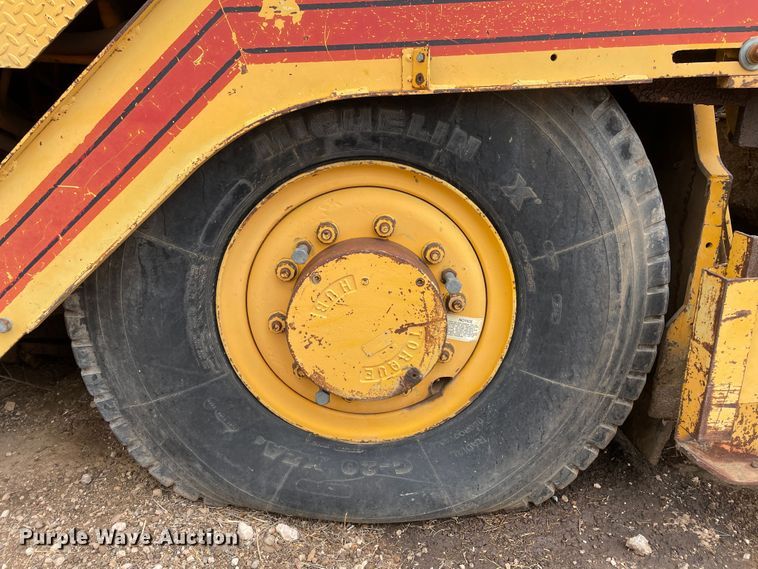 image for item DJ5041 1996 Blaw-Knox PF161  paver