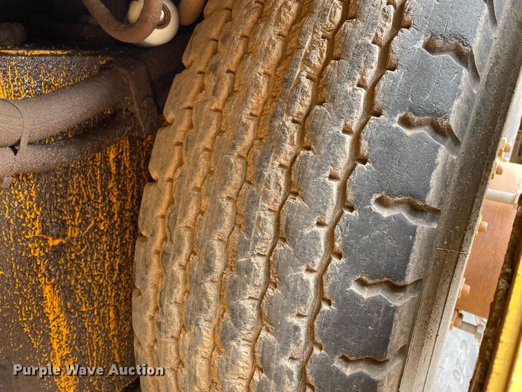 image for item DJ5041 1996 Blaw-Knox PF161  paver