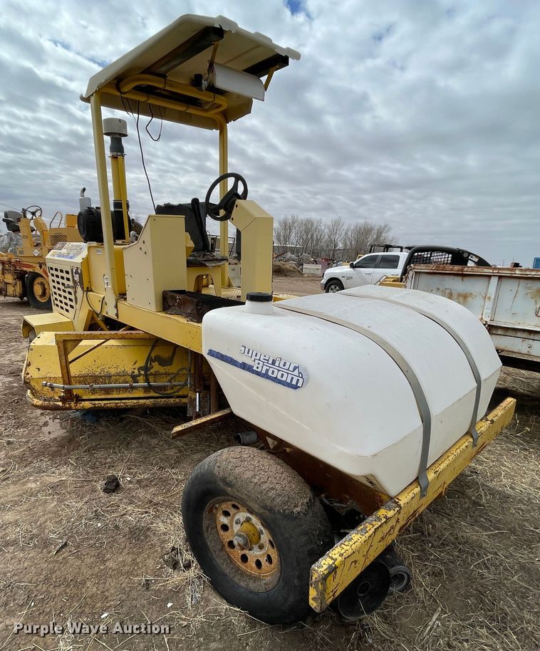 image for item DJ5042 2005 Superior Broom DT80J  broom