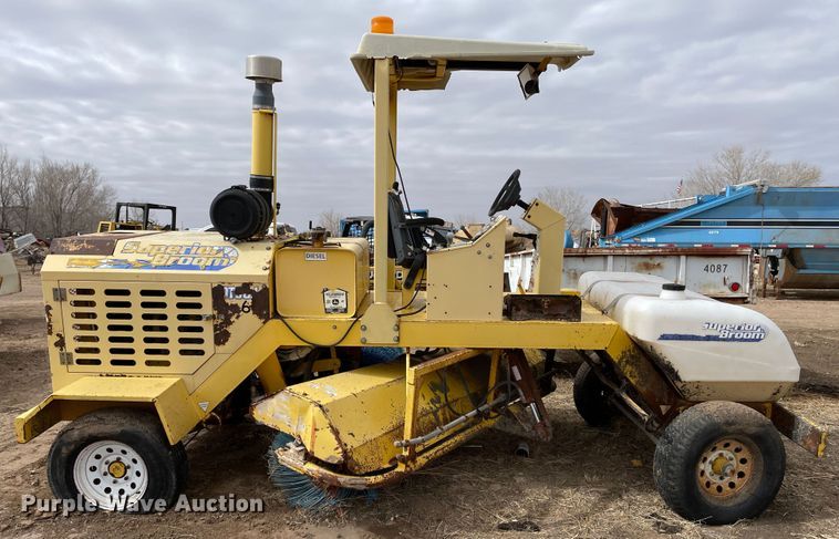 image for item DJ5042 2005 Superior Broom DT80J  broom