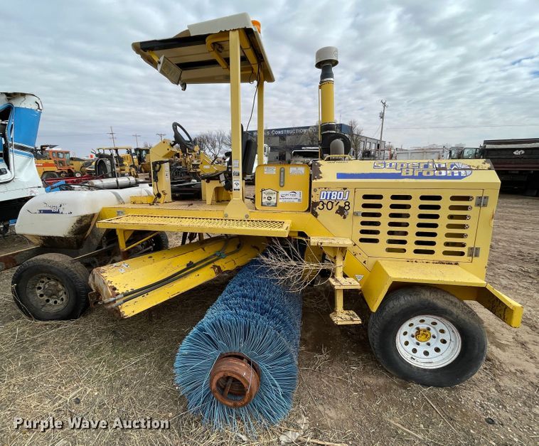 image for item DJ5042 2005 Superior Broom DT80J  broom