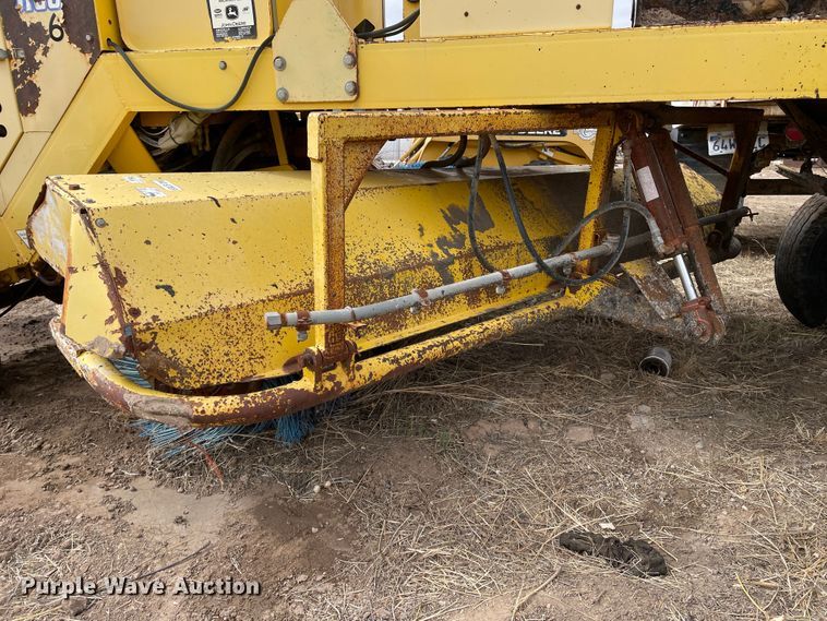 image for item DJ5042 2005 Superior Broom DT80J  broom