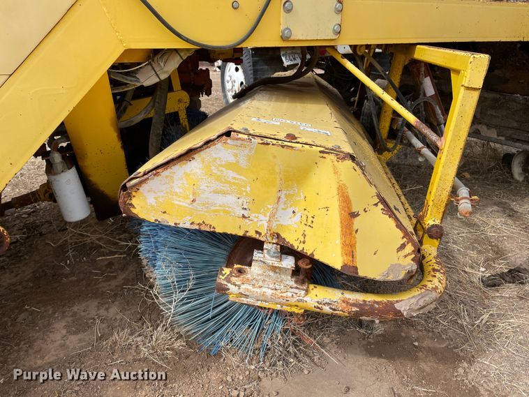 image for item DJ5042 2005 Superior Broom DT80J  broom