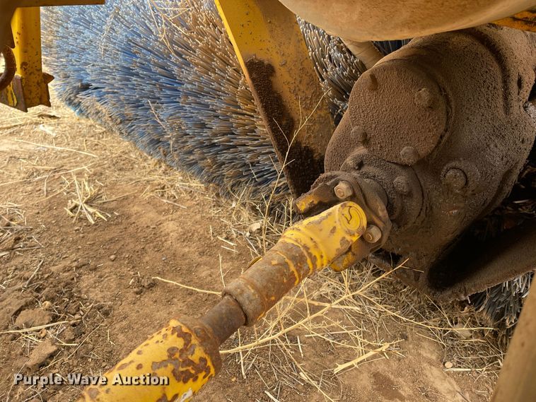 image for item DJ5042 2005 Superior Broom DT80J  broom