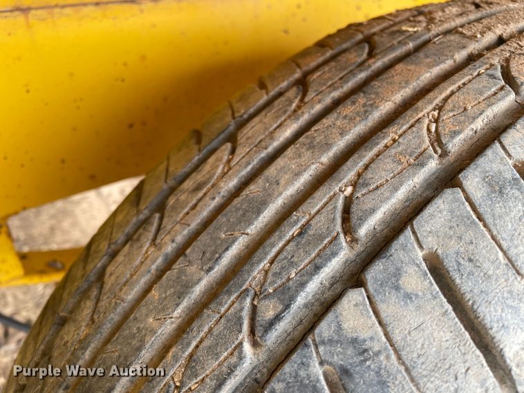 image for item DJ5042 2005 Superior Broom DT80J  broom