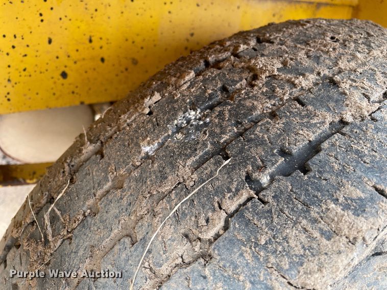 image for item DJ5042 2005 Superior Broom DT80J  broom