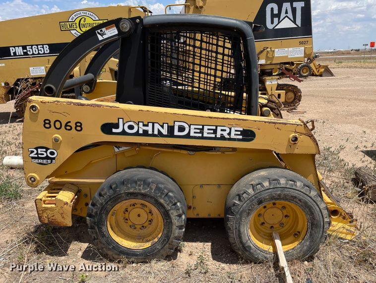 image for item DJ5046 2003 John Deere 250 Series II  skid steer loader
