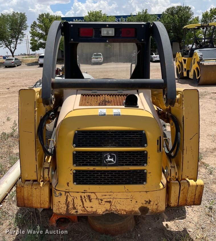 image for item DJ5046 2003 John Deere 250 Series II  skid steer loader