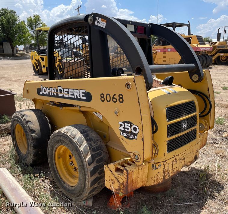 image for item DJ5046 2003 John Deere 250 Series II  skid steer loader
