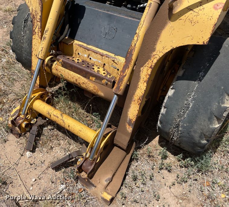 image for item DJ5046 2003 John Deere 250 Series II  skid steer loader