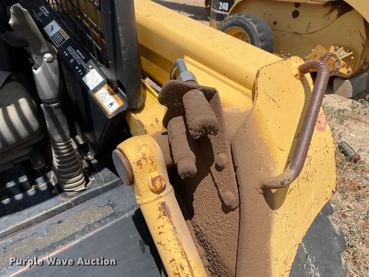 image for item DJ5046 2003 John Deere 250 Series II  skid steer loader