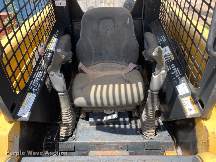 image for item DJ5046 2003 John Deere 250 Series II  skid steer loader