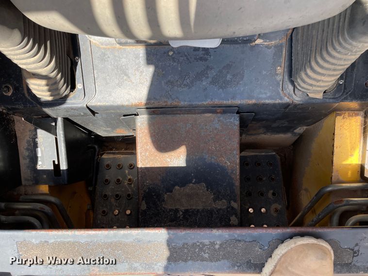 image for item DJ5046 2003 John Deere 250 Series II  skid steer loader