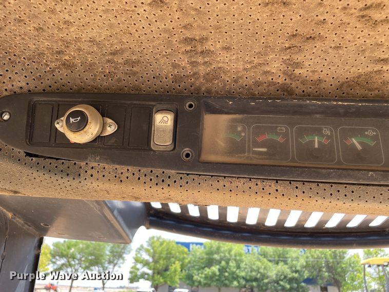 image for item DJ5046 2003 John Deere 250 Series II  skid steer loader