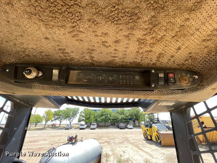 image for item DJ5046 2003 John Deere 250 Series II  skid steer loader