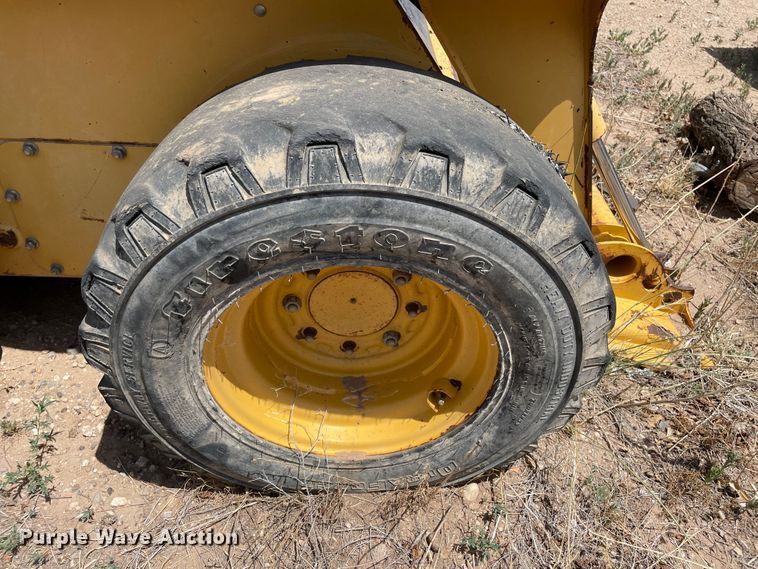 image for item DJ5046 2003 John Deere 250 Series II  skid steer loader