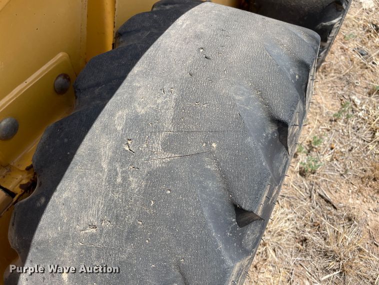 image for item DJ5046 2003 John Deere 250 Series II  skid steer loader