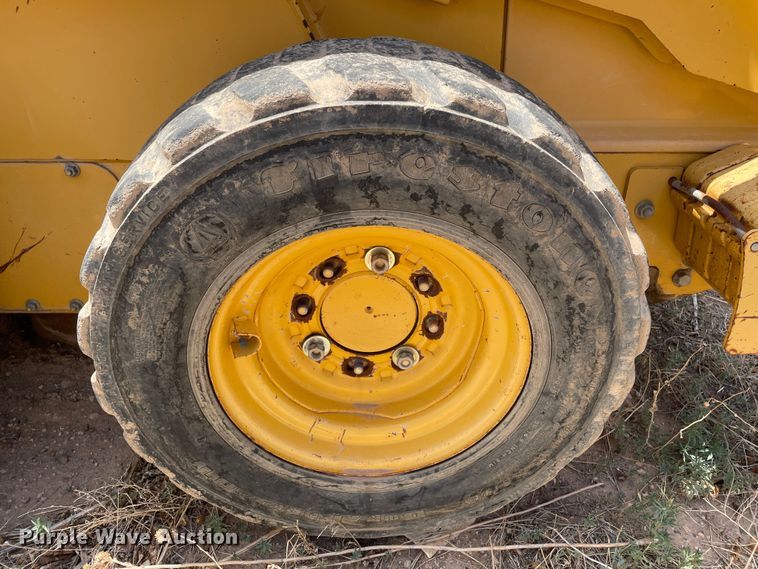 image for item DJ5046 2003 John Deere 250 Series II  skid steer loader