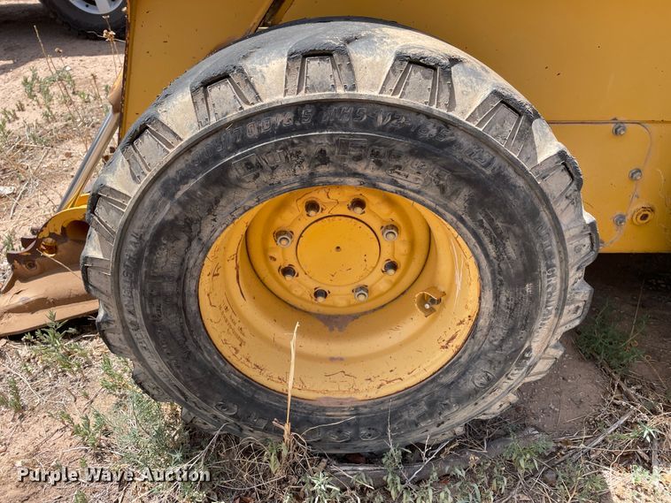 image for item DJ5046 2003 John Deere 250 Series II  skid steer loader