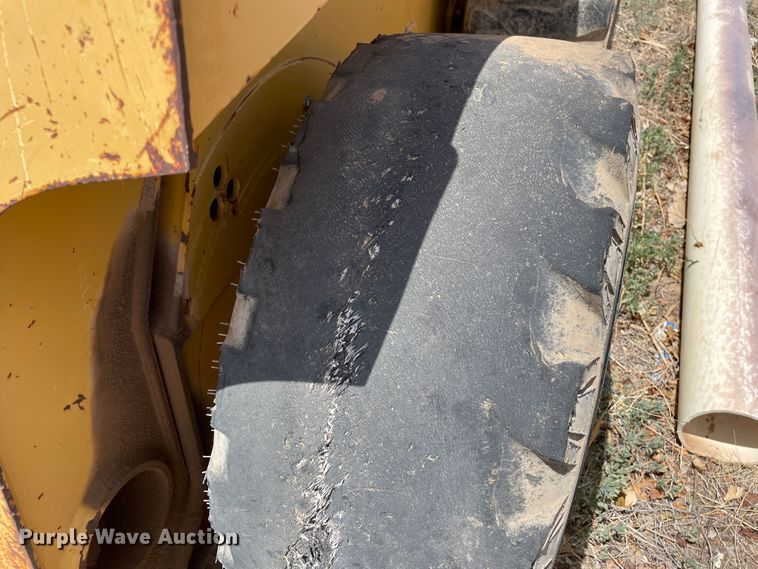 image for item DJ5046 2003 John Deere 250 Series II  skid steer loader