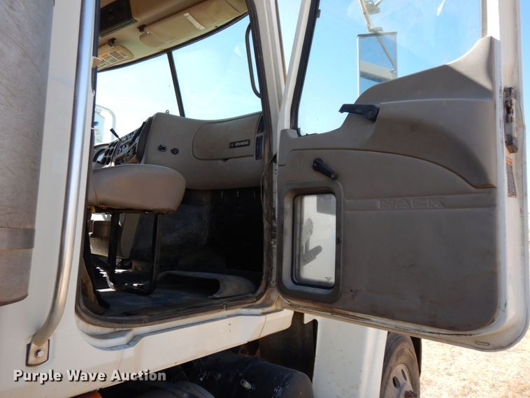 image for item DK0383 2007 Mack CHN613  dump truck