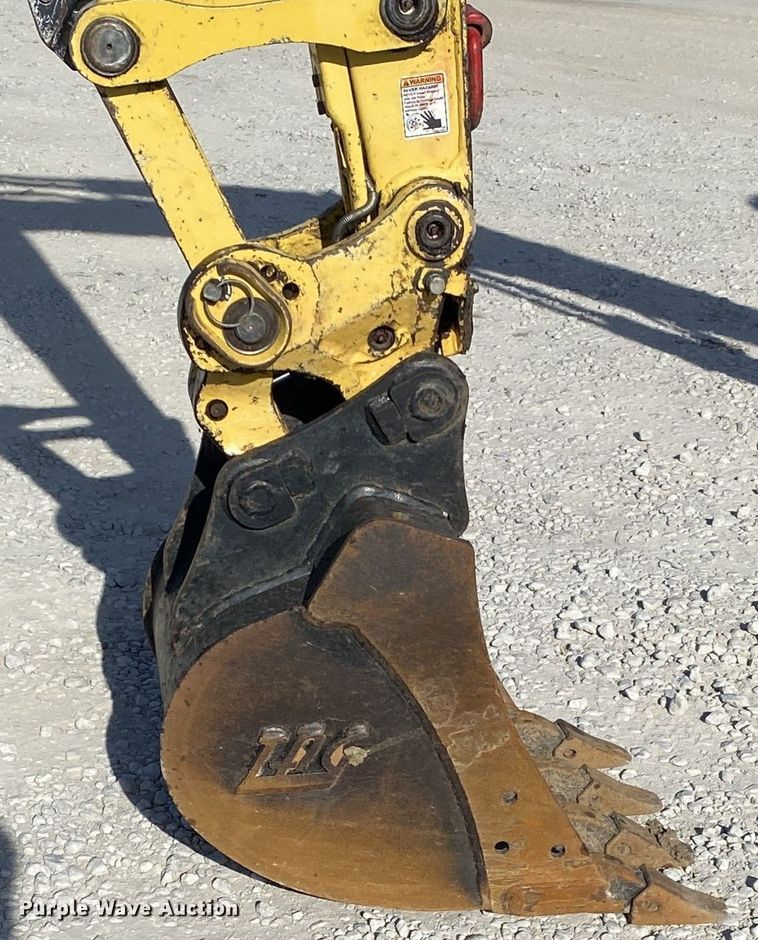 image for item DK6287 2016 Yanmar VI035-6A  mini excavator