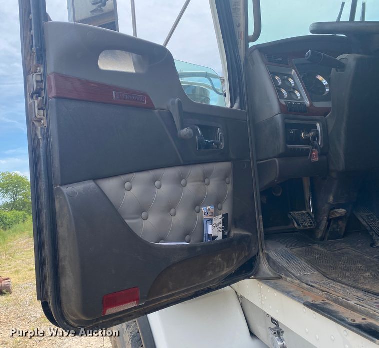 image for item DK6320 2008 Kenworth T800  drilling rig truck